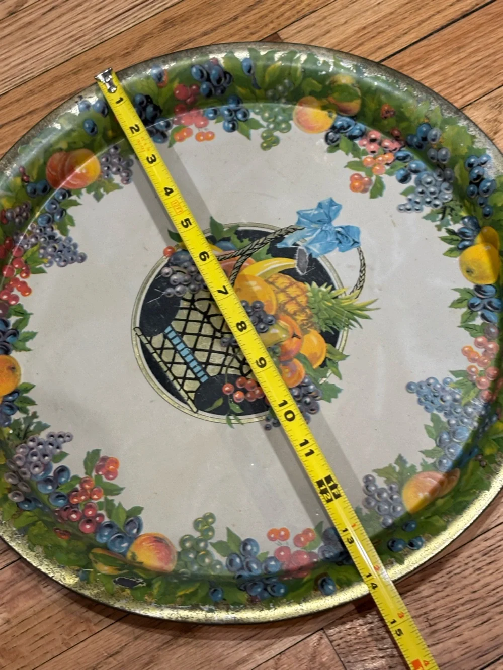 vintage 1970s still life fruit Daher style English metal serving tray featuring